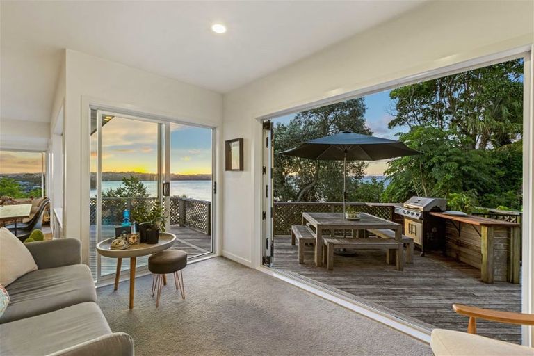 Photo of property in 1100a Whangaparaoa Road, Tindalls Beach, Whangaparaoa, 0930