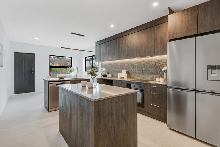 Photo of property in 5 Kawau Close, Orewa, 0931