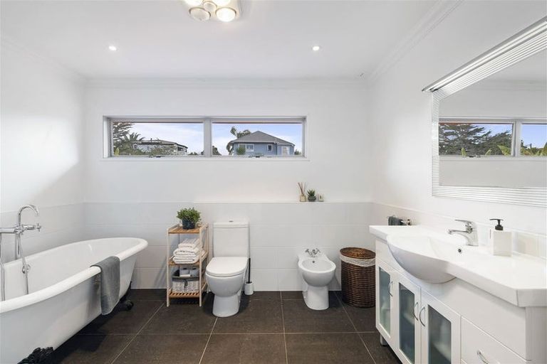 Photo of property in 1/30 Alamein Avenue, Belmont, Auckland, 0622