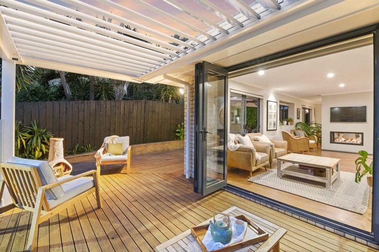 Photo of property in 21a Cliff Road, Torbay, Auckland, 0630