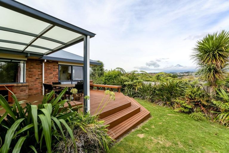 Photo of property in 10 Horizon Heights, Whalers Gate, New Plymouth, 4310