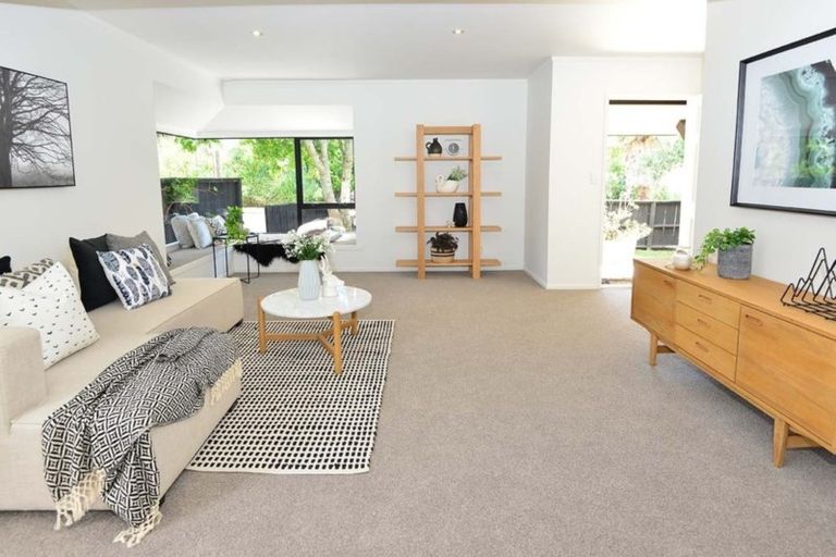 Photo of property in 2/26 Sandown Road, Rothesay Bay, Auckland, 0630