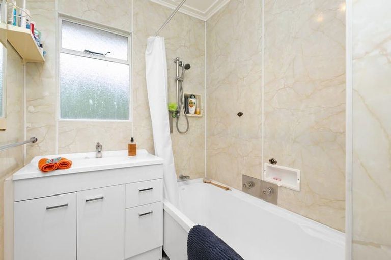 Photo of property in 15 Waldron Crescent, Green Island, Dunedin, 9018