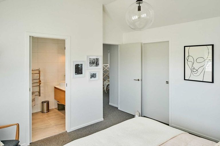 Photo of property in 79b Oroua Street, Eastbourne, Lower Hutt, 5013