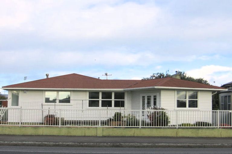 Photo of property in 132 Featherston Street, Palmerston North, 4410
