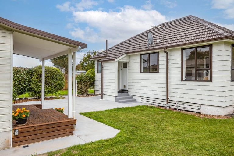 Photo of property in 32 Bateman Avenue, Bryndwr, Christchurch, 8053