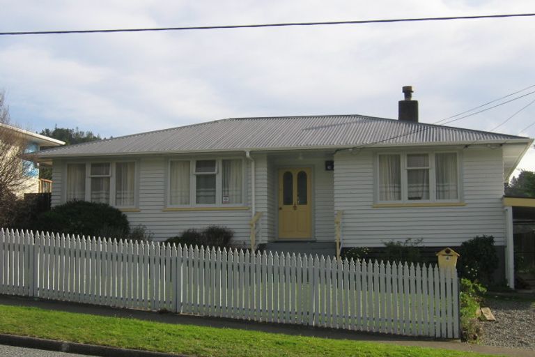 Photo of property in 4 Amundsen Grove, Stokes Valley, Lower Hutt, 5019