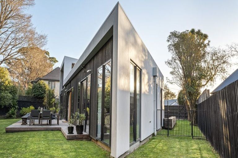 Photo of property in 11 Girvan Street, Fendalton, Christchurch, 8041