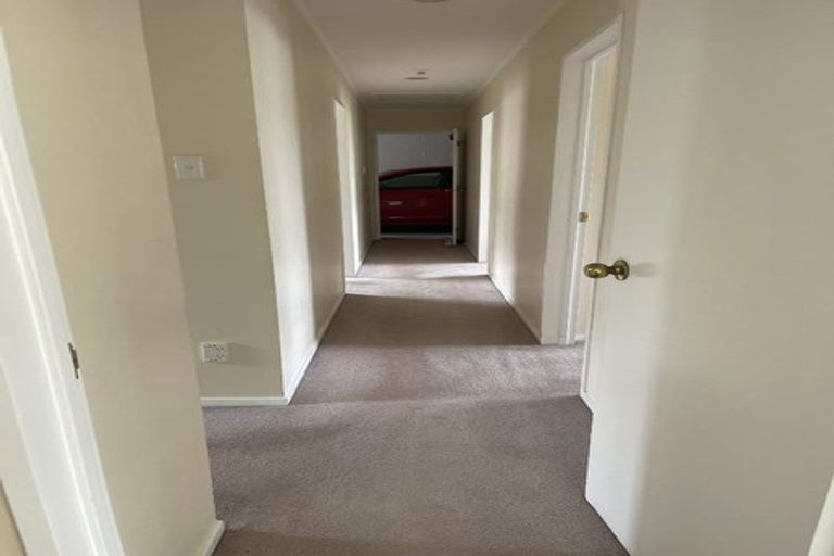 Photo of property in 2/212 Te Atatu Road, Te Atatu South, Auckland, 0610