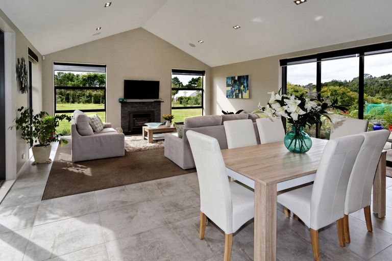 Photo of property in 82a Shaw Road, Oratia, Auckland, 0604