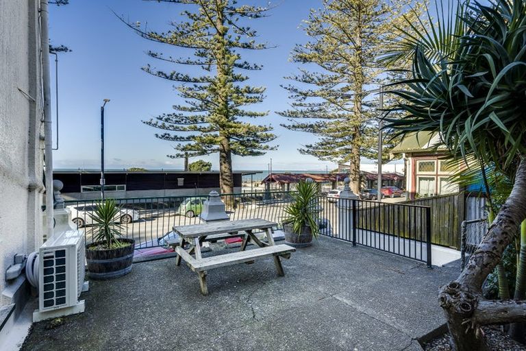 Photo of property in 29 Marine Parade, Bluff Hill, Napier, 4110