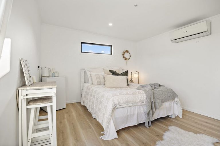 Photo of property in 44b Crosland Road, South Head, 0874