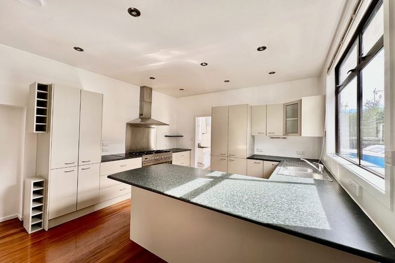 Photo of property in 10 Nicholson Avenue, Papatoetoe, Auckland, 2025