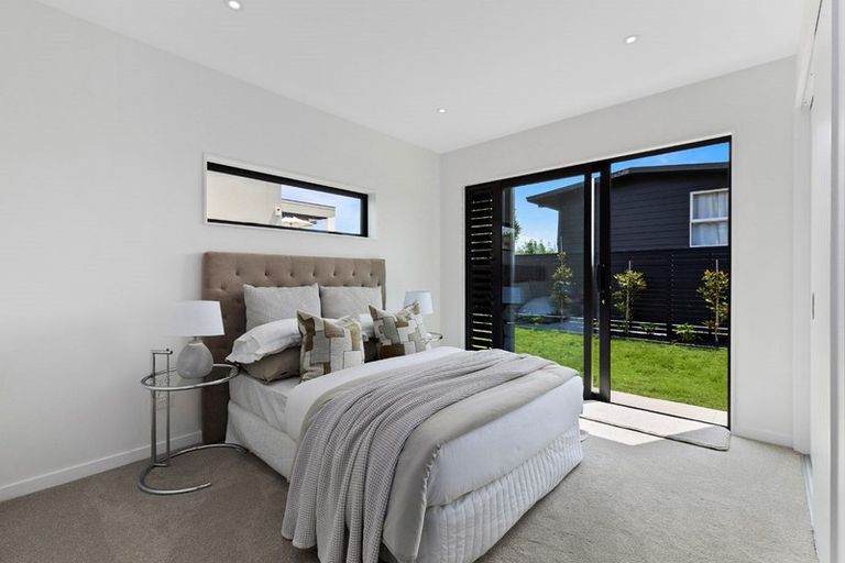 Photo of property in 10 Vaughan Crescent, Murrays Bay, Auckland, 0630