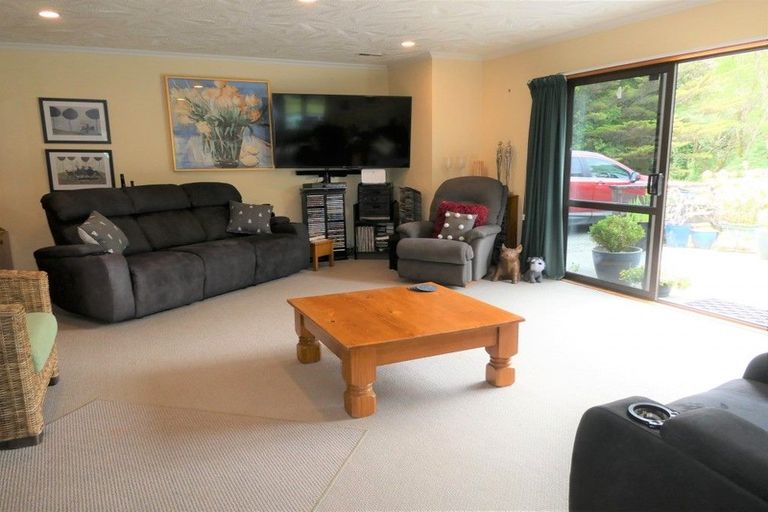Photo of property in 30 Golf Links Road, Kaiata, Greymouth, 7805