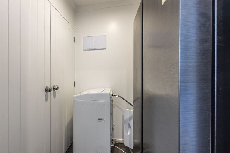 Photo of property in 46 Exeter Crescent, Takaro, Palmerston North, 4412