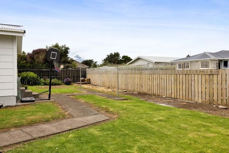 Photo of property in 8 Hughson Place, Opunake, 4616