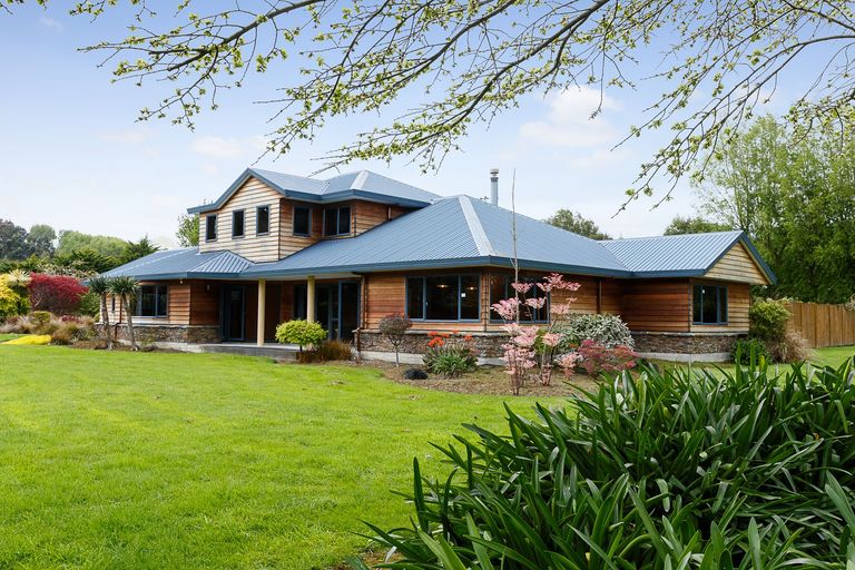 Photo of property in 46 Turitea Road, Fitzherbert, Palmerston North, 4472