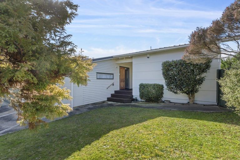 Photo of property in 13 Chorley Grove, Churton Park, Wellington, 6037