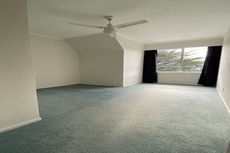 Photo of property in 2 Halyard Place, Whitby, Porirua, 5024