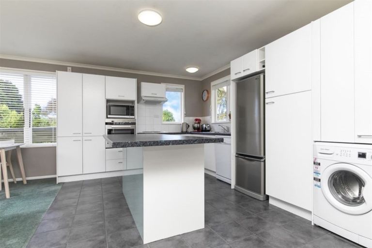 Photo of property in 2/118 Triangle Road, Massey, Auckland, 0614