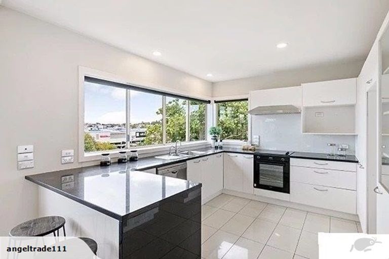 Photo of property in 1/3 Prospect Terrace, Milford, Auckland, 0620
