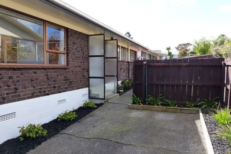 Photo of property in 2/9 Evans Road, Glen Eden, Auckland, 0602