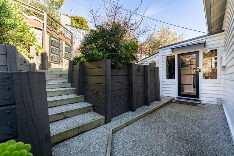 Photo of property in 114 Cliffs Road, Saint Clair, Dunedin, 9012