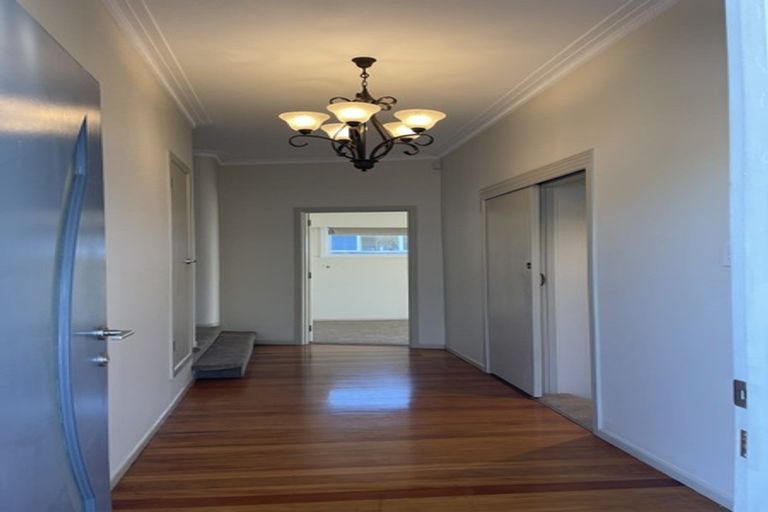 Photo of property in 43 Grassways Avenue, Pakuranga, Auckland, 2010