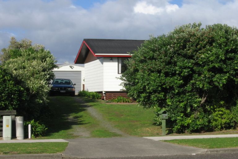 Photo of property in 154 Tutere Street, Waikanae Beach, Waikanae, 5036