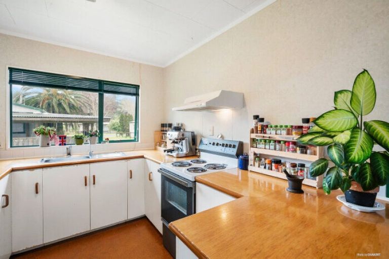 Photo of property in 10 Mackinnon Road, Manukau Heads, Waiuku, 2684