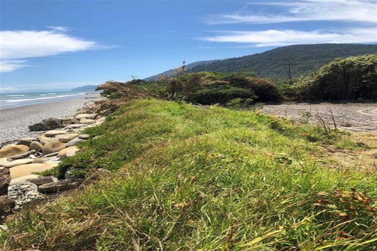 Photo of property in 21 Main Rd Ngakawau, Hector, 7822