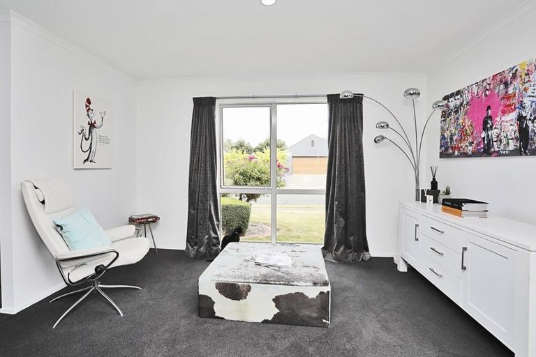 Photo of property in 16 Hoffman Court, Waikiwi, Invercargill, 9810