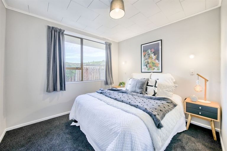 Photo of property in 1/21 Roband Crescent, Brown Owl, Upper Hutt, 5018