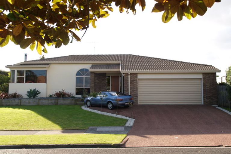 Photo of property in 18 Bob Charles Drive, Golflands, Auckland, 2013