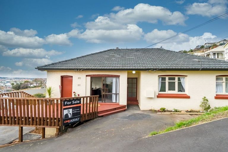 Photo of property in 35 Easther Crescent, Kew, Dunedin, 9012
