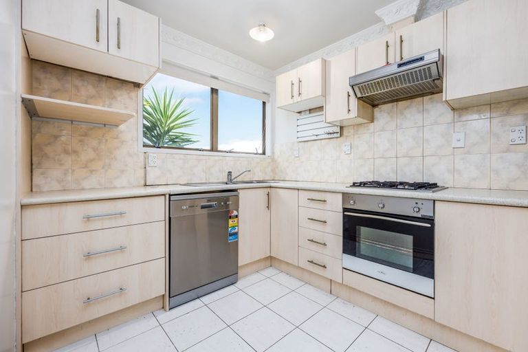Photo of property in 15a Correa Court, Goodwood Heights, Auckland, 2105