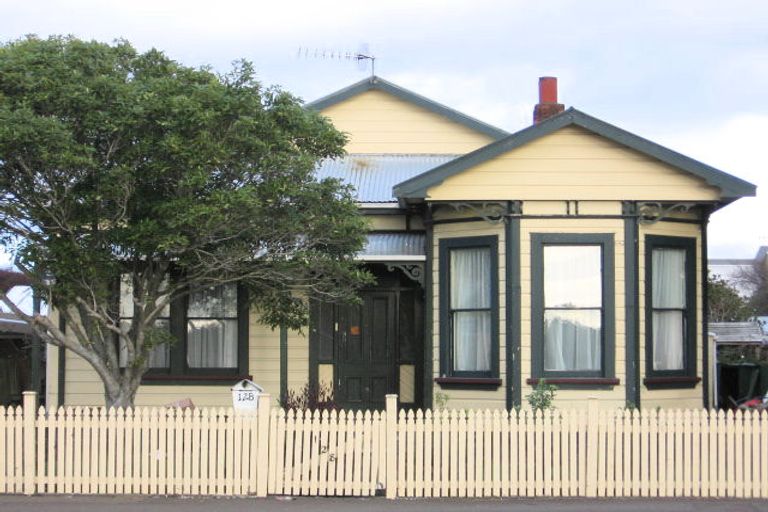 Photo of property in 128 Featherston Street, Palmerston North, 4410