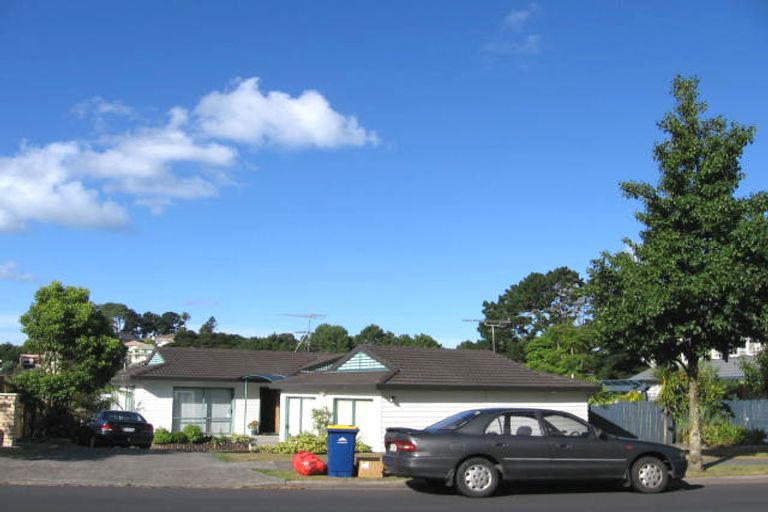 Photo of property in 95 Unsworth Drive, Unsworth Heights, Auckland, 0632