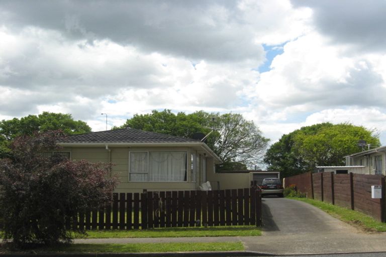 Photo of property in 2/5 Sharland Avenue, Manurewa, Auckland, 2102