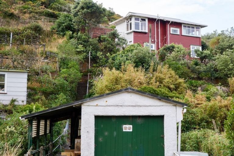 Photo of property in 26 Cave Road, Houghton Bay, Wellington, 6023