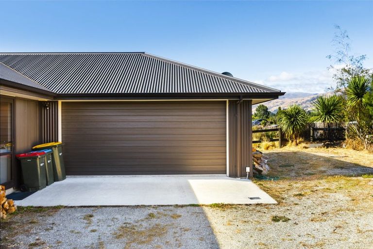 Photo of property in 21 Frye Crescent, Albert Town, Wanaka, 9305