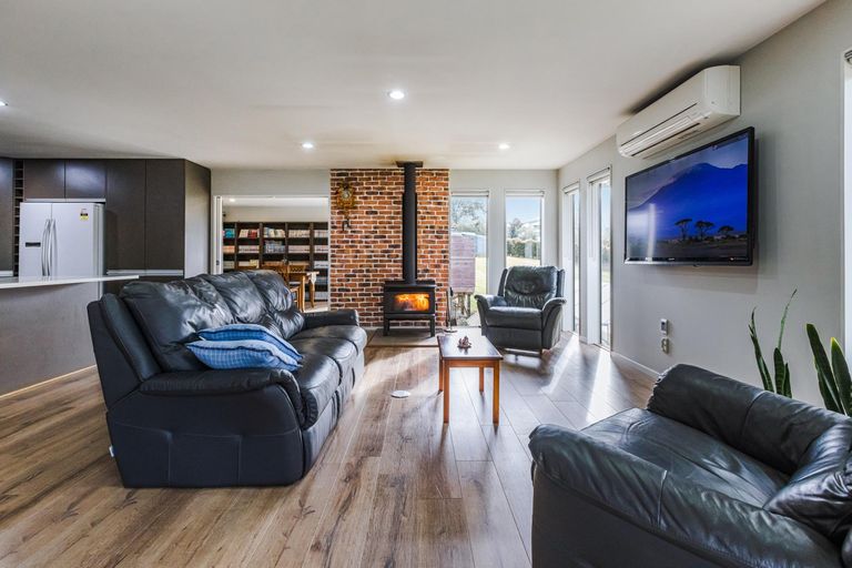 Photo of property in 158 Judge Richardson Drive, Opaheke, Papakura, 2584