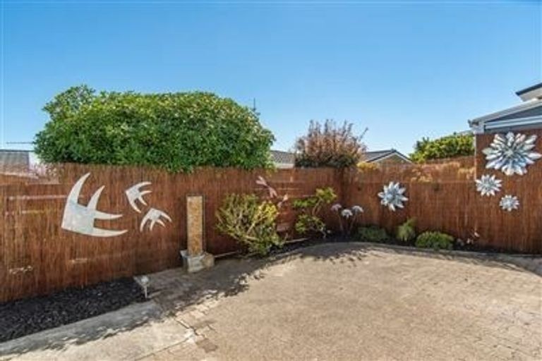 Photo of property in 1 Linklater Avenue, Bellevue, Tauranga, 3110