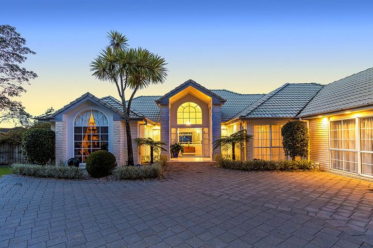 Photo of property in 278 Cascades Road, Botany Downs, Auckland, 2010