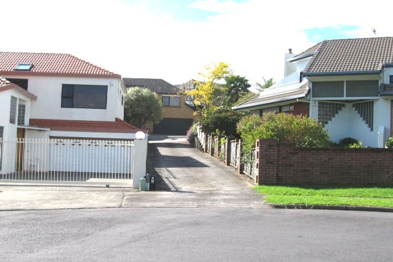 Photo of property in 2/15 Kaniere Place, Half Moon Bay, Auckland, 2012
