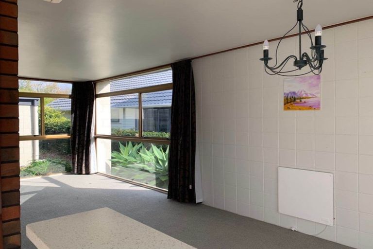 Photo of property in 33 The Crest, Sunnyhills, Auckland, 2010