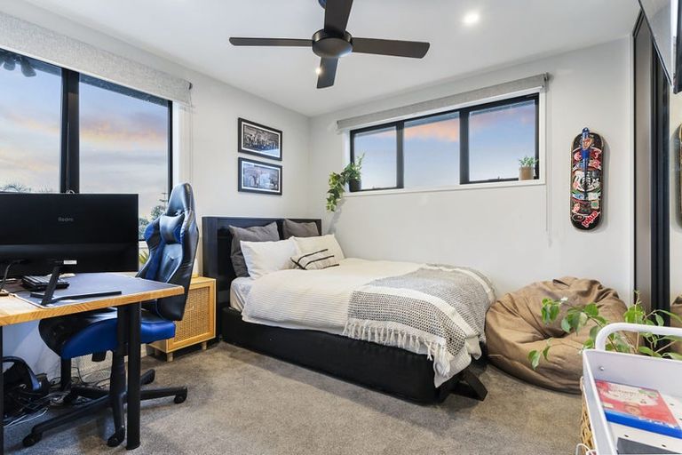 Photo of property in 172 Bleakhouse Road, Mellons Bay, Auckland, 2014