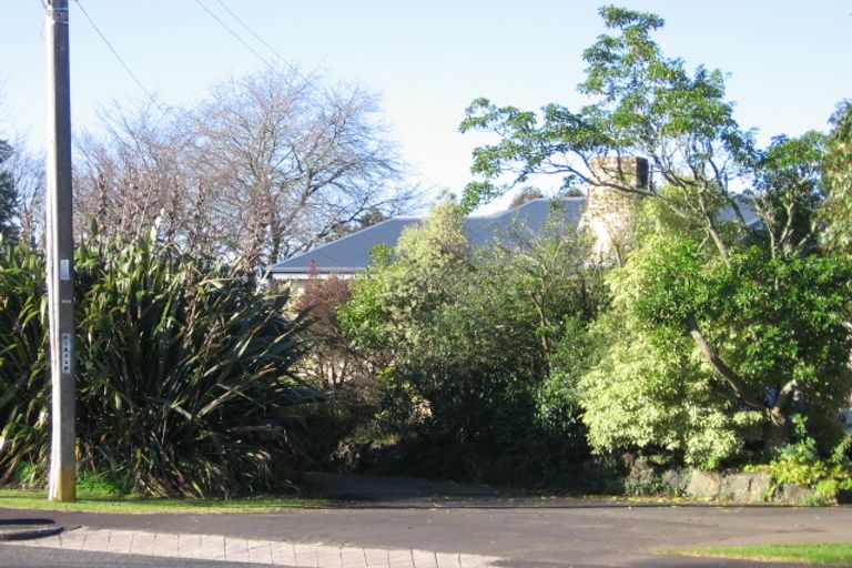 Property details for 6 Macdiarmid Road, Beerescourt, Hamilton, 3200