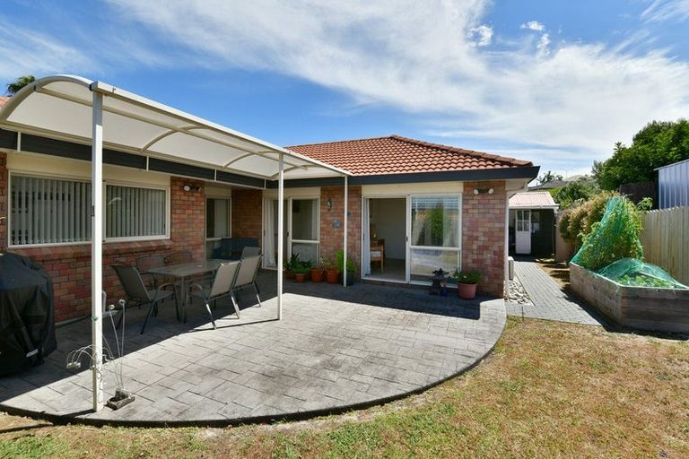 Photo of property in 110 Lakeside Drive, Orewa, 0931